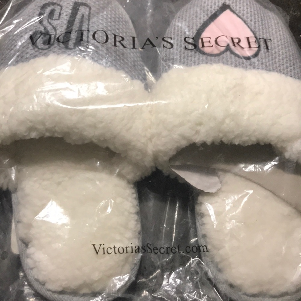 Slippers - Picture 3 of 3